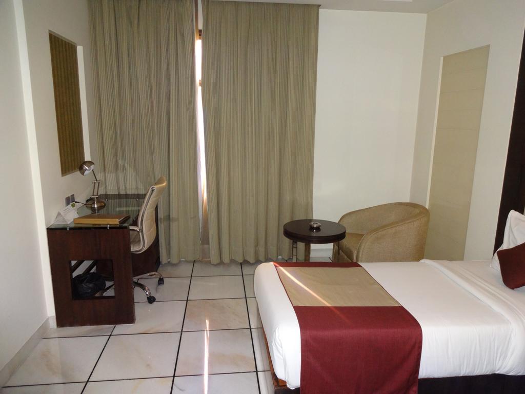 Hotel Florence Нью-Дели Экстерьер фото